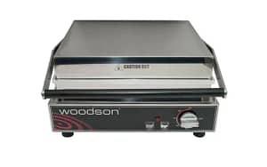 Woodson W.CT8R Ribbed Contact Grill – 6-8 Slice Commercial Sandwich Grill
