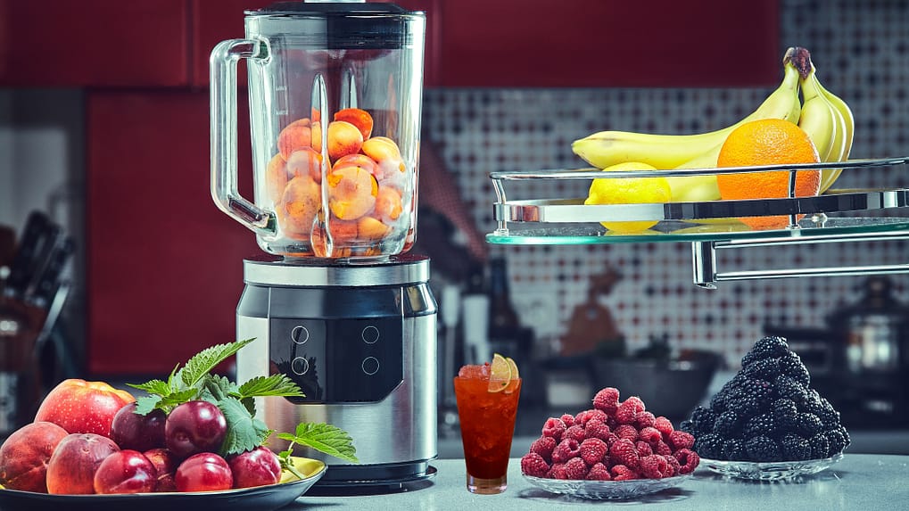 Choose and set up a commercial blender that keeps front‑of‑house calm and output high. Compare dB levels, sound enclosures, Tritan vs glass vs stainless jars, and a 90‑second rush workflow. Includes FSANZ-aligned cleaning SOPs and maintenance cost tables for Australian cafés, bars and QSRs.