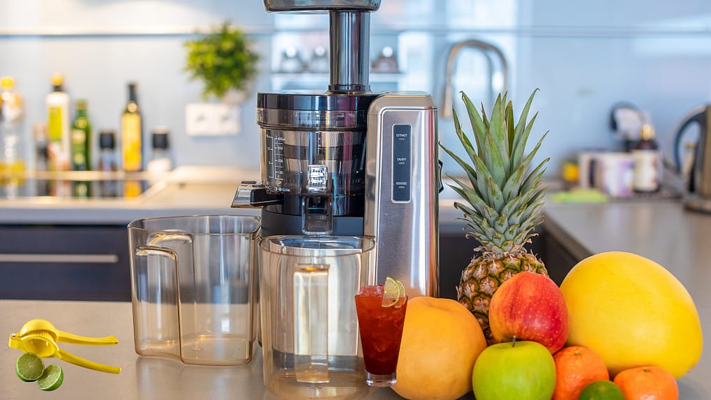 A practical, source-backed guide for Australian cafés, juice bars and hotels: compare citrus, cold press (masticating) and centrifugal juicers by yield/kg, foam, throughput and cleaning minutes—then turn it all into ROI. Includes FSANZ 3.2.2A training & records, templates, and calculators.