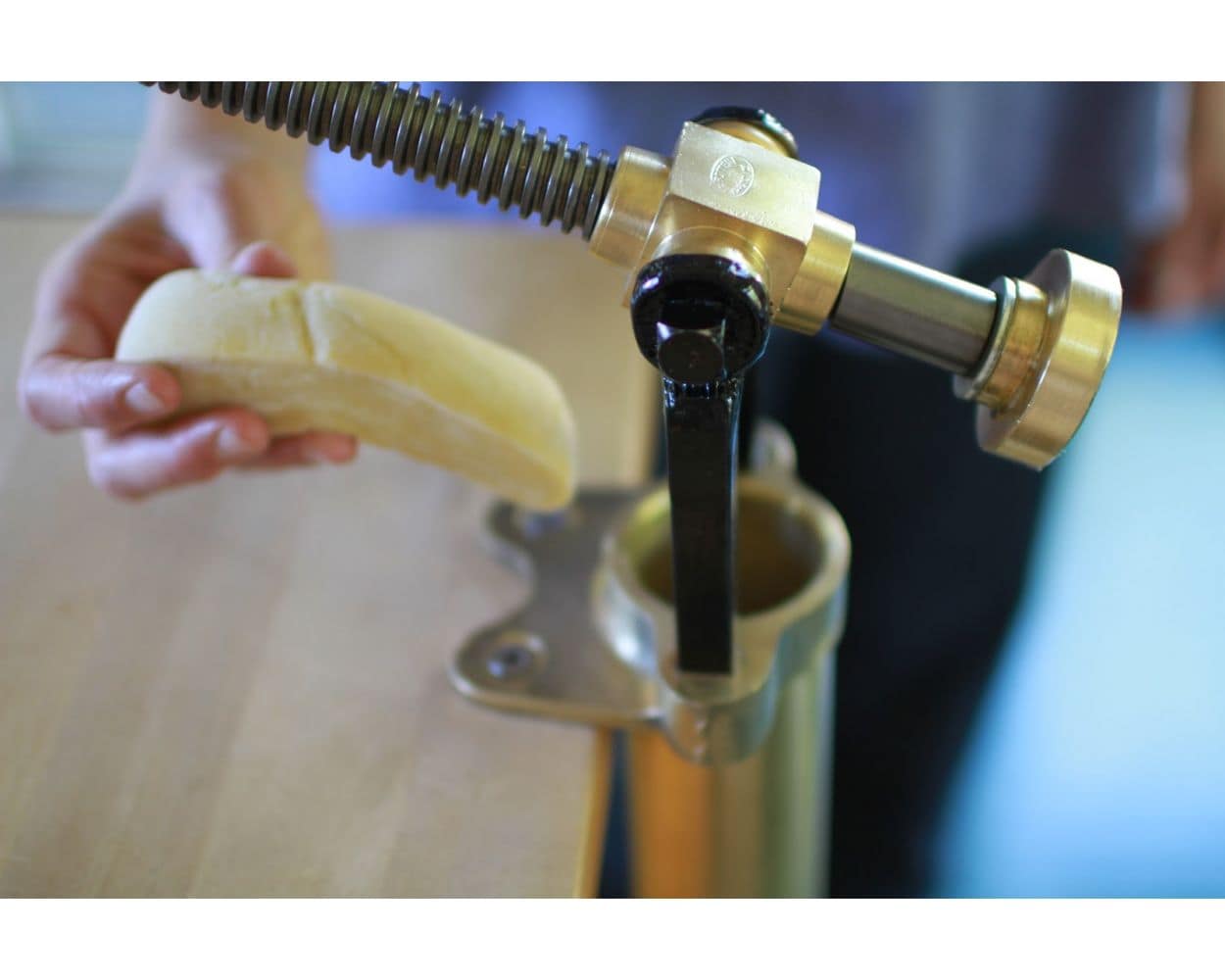 Bottene PMB0001 Manual Pasta Extruder – 480g, Brass Tube - Image 2