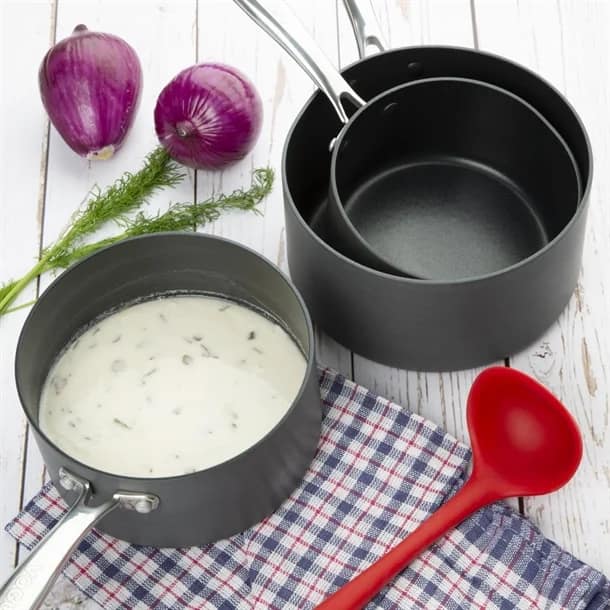 Vogue CP764 Anodised Aluminium Non-Stick Saucepan – 180 mm / 2.3 L - Image 3