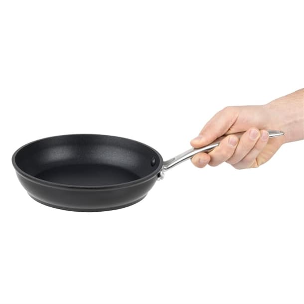Vogue DC700 Cast Aluminium Non-Stick Teflon Frying Pan 200mm – 1L - Image 3